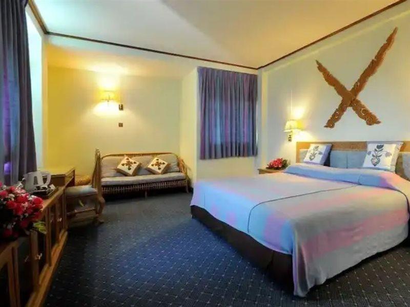 Maeyom Palace Hotel Phrae Bagian luar foto