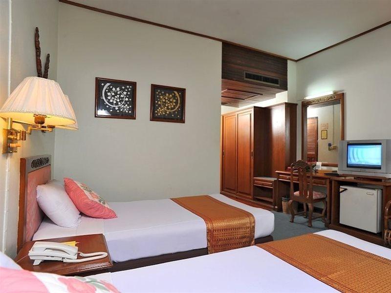 Maeyom Palace Hotel Phrae Bagian luar foto