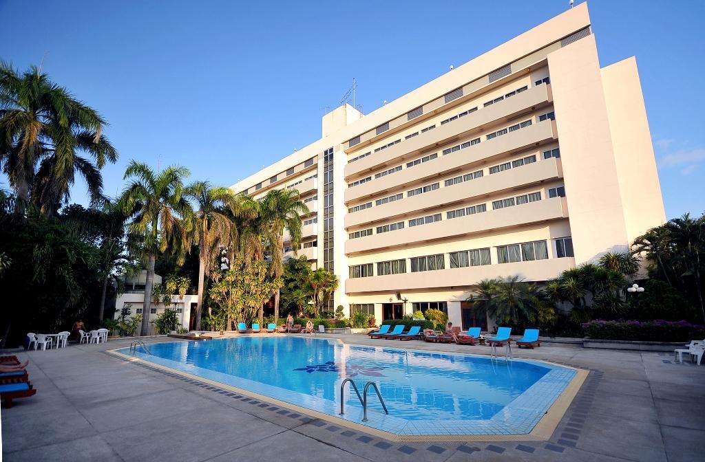 Maeyom Palace Hotel Phrae Bagian luar foto