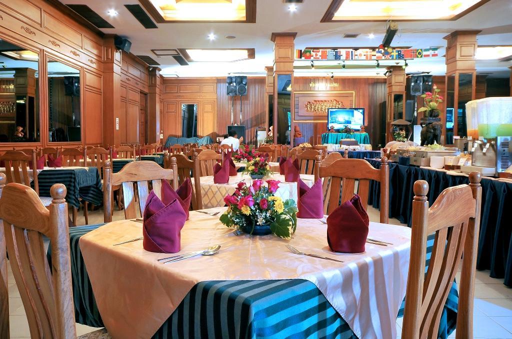 Maeyom Palace Hotel Phrae Bagian luar foto