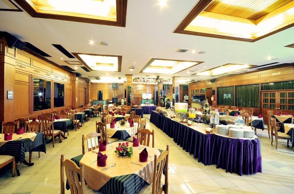 Maeyom Palace Hotel Phrae Bagian luar foto