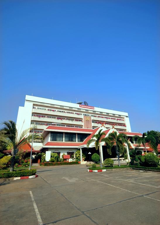 Maeyom Palace Hotel Phrae Bagian luar foto