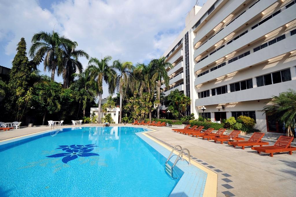 Maeyom Palace Hotel Phrae Bagian luar foto