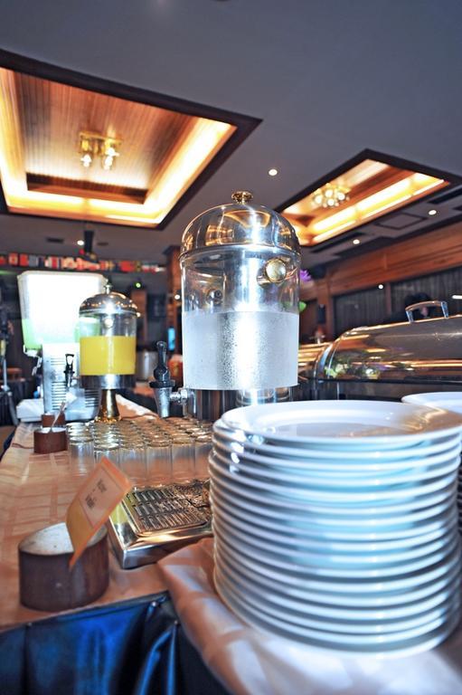 Maeyom Palace Hotel Phrae Bagian luar foto