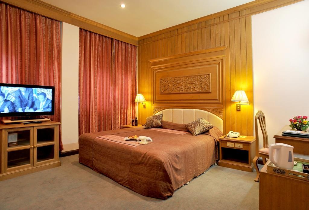 Maeyom Palace Hotel Phrae Bagian luar foto